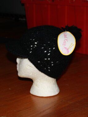 D&Y Hand Knit Pom Accent Cap